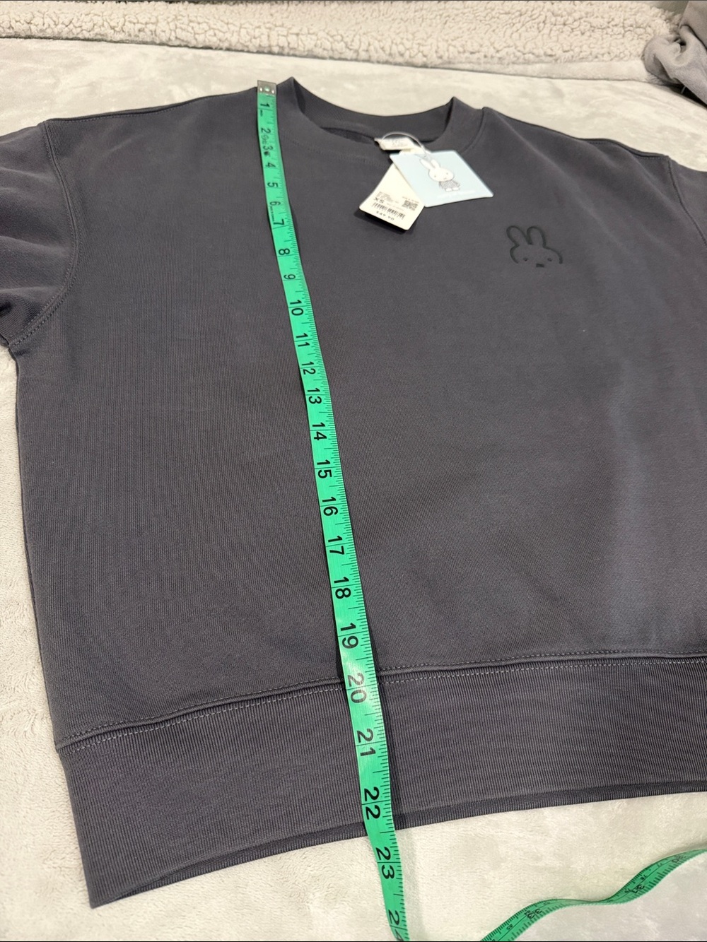 Uniqlo x Miffy Sweatshirt - Picture 12 of 13
